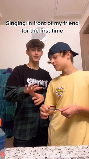 singing to my bestfriend for the first time😬🙃 what did you guys think? @shortstackshorty