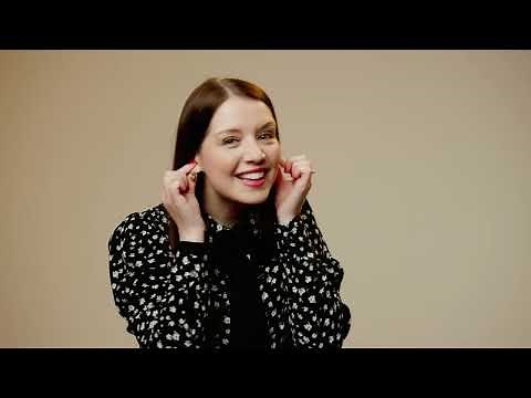 Sgeulachd le Linda NicLeòid - An e Seo Mo Shròin? (English)