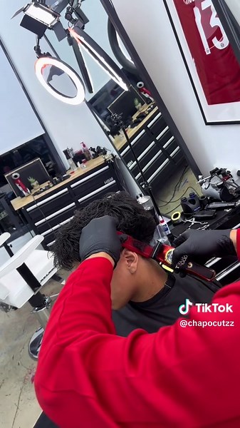 Removing Bulk in Taper Haircuts: Expert Barber Tutorial