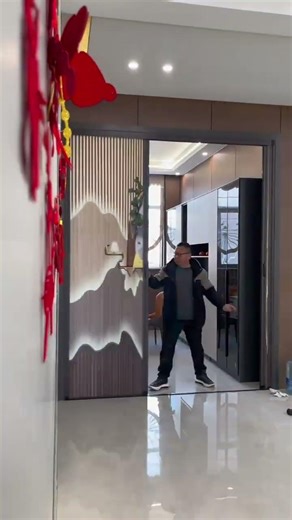 现在都流行的免打孔的隔断门 不破坏墙体十分钟就搞定#折叠门#隔断#推拉门#极窄边框门#客厅隔断Customized blinds for the whole house