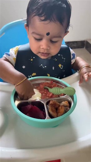 Bavithra Velayutham on Instagram: "Messy mealtimes mean happy eating 💕 With @vanish.india , I don’t stress about stains anymore. Just enjoying these little moments with Nila ✨ #bavinaghul #vanishindia #babymealtime #blw #stainremoval"