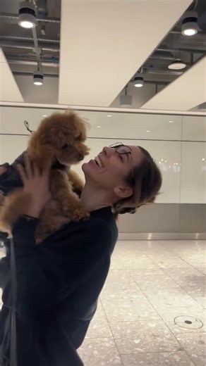 Lilly Sabri on Instagram: "If there’s one thing I’ve learnt in 2025 it’s the importance of showing up 🥰 The pretentious and material things are worthless if we don’t have people around us who love us, as our most true, vulnerable and authentic selves ✨ Let’s end 2025 and enter 2026 as a year of presence, connection and showing up for the people you love the most… especially when they don’t ask for it 🙏🏼"