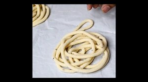 6.6K views · 114 reactions | Instant Murukku | கடையில் வாங்கிய பாக்கெட் அரிசி மாவில் செய்த முறுக்கு | Simple and Tasty Snack MAYA Garments Maya's Kitchen | Maya's Kitchen | Facebook