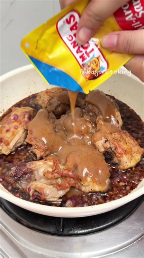 Simple ingredients, madaling lutuin at masarap! Ingredients: * 600g chicken * onion & garlic * 2tbsp soy sauce * 2tbsp vinegar * 100g mang tomas * black pepper * water * cooking oil Procedure: 1. Heat oil in a pan and sear the chicken until lightly browned. Set aside. 2. In the same pan, sauté onion and garlic until fragrant. 3. Add the chicken back to the pan. 4. Pour in 2 tbsp soy sauce, 2 tbsp vinegar, and 100g Mang Tomas. Season with black pepper. 5. Add 1 cup of water and mix well. 6. Cover