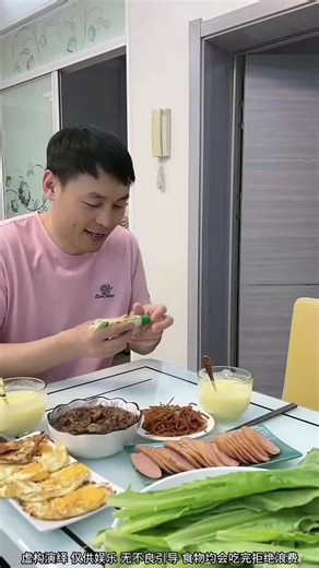 🍲🤣 Who’s the Kitchen King Family Cooking Battle Fun 👨‍👩‍👧‍👦🍳 #mukbangeatingshow #mukbangasmr #coupletok #funnychallenge #comedy #couple | Weber