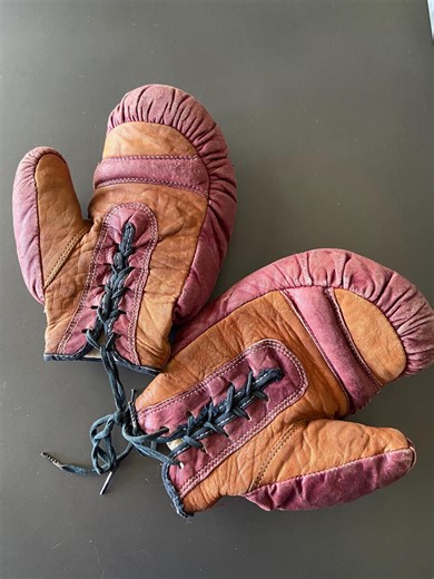 Vintage Wyeth Boxing Gloves, Children’s Lace up Gloves, Antique Sports Memorabilia, Retro Boxing Décor, Leather Athletic Collectible - Etsy