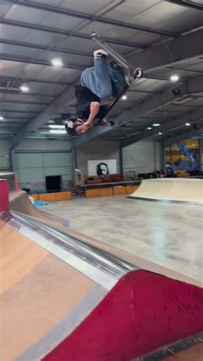 Дмитрий Фазолов on Instagram: "2-nd try flair to fakie heel🖤 like, comment and repost🎥 @1win.extreme #1win_extreme @kickscootershop.ru @blunt_scooters @gorillaenergy.rus #kickscootershop #kssteam #scootering #scootscootbangbang"