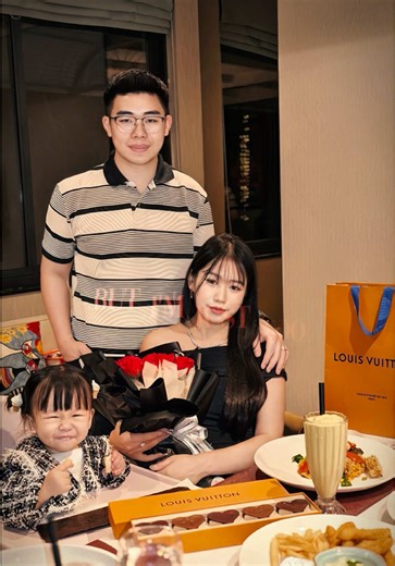 အဖေအမေက အနေအေးသလောက် သမီးကျမှ 🤪🖤 @Xing Xing 🎀💖 @Min Thu Kyaw Khaung #fyp #foryou #foryoupage #tiktokmyanmar