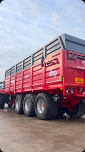 2.8K views · 2.2K reactions | BIG BIG RED鸞 The first of three S&G Trailers heading to the USA just in time for Christmas! 朗 #redrockmachinery #trailer #usa #trending #usafarming #farming #farmlife #agri #agriculture #slurry | Redrock Machinery | Facebook