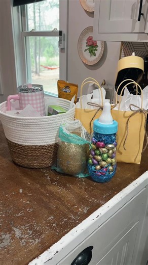Creative Baby Shower Prize Ideas for Boy Moms