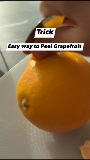 Here’s a Easy Way Peel Grapefruit Through Spoon 🍊 #tipsandtricks #hack #foodie AM Eats | AM Eats