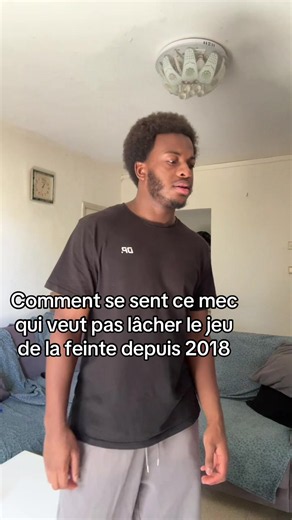 bonne année 2015 mes shegueys « how bro feels still doing the fake handshake since 2018 » #humour #feinte #2018 #fyp