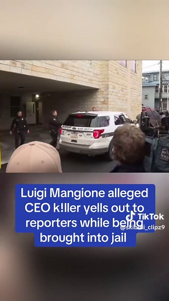 Luigi Mangione was seen yelling to reporters while cops were bringing him into jail #luigimangione #unitedhealthcare #news