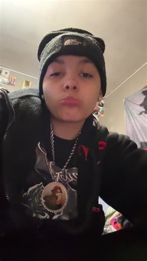 llchucky (@llchucky)’s videos with sarah in the bathroom - evi✩