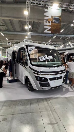 Elnagh Magnum 530 . 745 x 235 x 285 cm 3500 kg 5 posti 💺 5 posti letto 🛏️ Prezzo a partire da: 86.490 € . #camper #camperonline #reisemobil #husbil #urlaub #campingcar #motorhome #karavan #wohnmobile #elnagh #autocaravana . Viaggiare in camper Vacanze in camper Motorhome Elnagh Motorhome da 5 posti | Camperonline viaggi in camper di qualità
