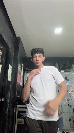 ELMO (@elmomoreno10)’s videos with original sound - ᗩᑎTOᑎOᐯ - 🅳🅴🅽🅲🅸🅾