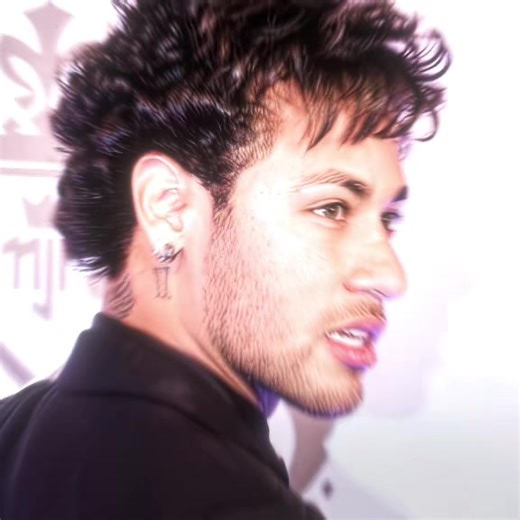 Neymar Jr dançando em Parado No Bailão