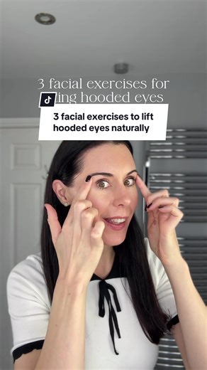 👉Comment TEACH for the special bonus offer on my Face Yoga teacher training course. 💫 3 facial exercises to lift hooded eyes naturally. These techniques are a really positive, holistic way to gently lift the eyebrow area, especially if you’re noticing the brows starting to droop. For best results, practise them regularly and consistently. 1. Palm lift \t•\tPlace the palm of both hands on the outer third of your eyebrow. \t•\tRest the hands over the top of your head for support. \t•\tGently lif