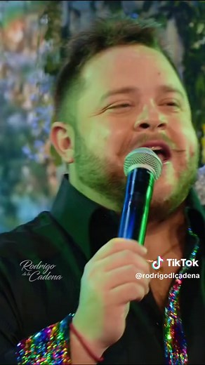 Rodrigo De La Cadena Interpreta 'Sabor a Mí' con La Auténtica Santanera