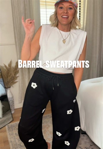 Aelfric Eden barrel sweatpants but make it fashion 👏 The perfect oversized barrel leg fit for my bold, trendy babes who don’t do basic. Comfy, high-waisted, and serving street style energy all day. Pair with a cropped tee or oversized graphic for that effortless cool-girl vibe. #AelfricEden #BarrelSweatpants #coolgirlaesthetic #TrendyStyle #sweatpants