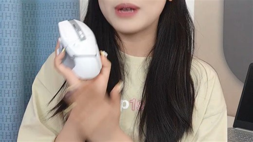 罗技无线鼠标M720，多设备切换顺滑，办公居家操控更轻松，告别线缆缠绕烦恼。