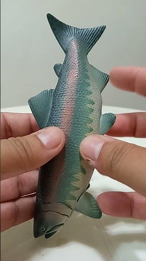 My animal collection, a mini-analysis of the salmon from Safari Ltd. (Incredible Creatures, 2019).