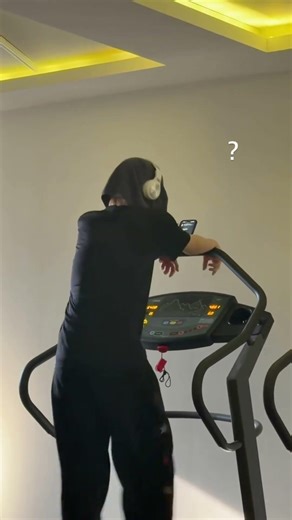 Hani secretly filming Juwon + his giggles in the background–what a menace 🐈‍⬛😂 #ahof #아홉 #han #juwon