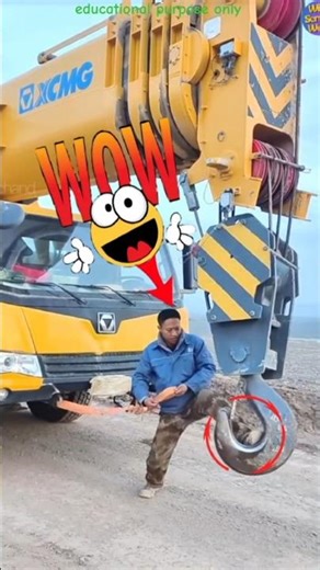 क्रेनको भारी हुकलाई तानेर मिलाउने कमालको तरिका Smart Technique to Crane Hook Using Strap #shorts