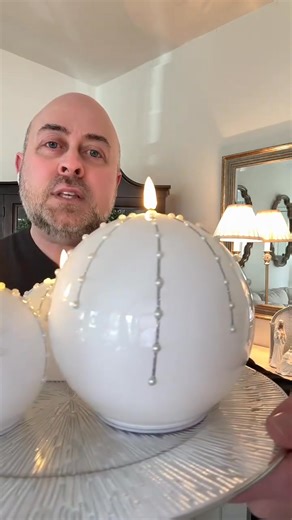 ✨ Oversized Pearl Ball Flameless Candles Set of 3 ✨ Add a touch of luxury and elegance to your home with these stunning flameless candles! Adorned with pearls and glitter, this set is the ultimate way to light up your space in style. Perfect for Christmas, weddings, or any festive occasion—these candles are designed to sparkle and shine, making every moment feel like a celebration! 🎉💫 Why You’ll Love It: Luxurious Pearl & Glitter Design 🫧✨—With their beautiful pearl accents and sparkling glit
