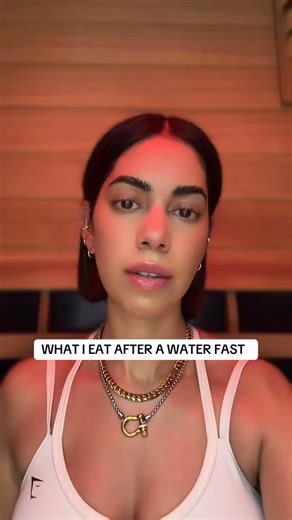 Jeanette on Instagram: "After a fast, what you eat is crucial to avoid shocking your digestive system, to avoid insulin and sugar spikes, and to allow your body to continue to benefit from the autophagy and mitochondria repair that just took place. Since a lot of people were asking, here are some of the foods I eat immediately following a fast. I hope it helps! ￼ ⚠️ DISCLAIMER This content is for educational purposes only. Not medical advice. Always speak with your doctor before starting any the