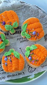 156K views · 1.2K reactions |  Canadian Bakers, Elevate Your Thanksgiving Baking Game!  Try these delightful stacked buttercream cookies – a quick decorating process that's as tasty as it looks! 李 #ThanksgivingCookies #CanadianBakers #FestiveBaking #CookieCreations #DeliciousDecor #ThanksgivingPrep #BakingInspiration #FallFlavors #HolidayTreats | La cabane a poterie | Facebook