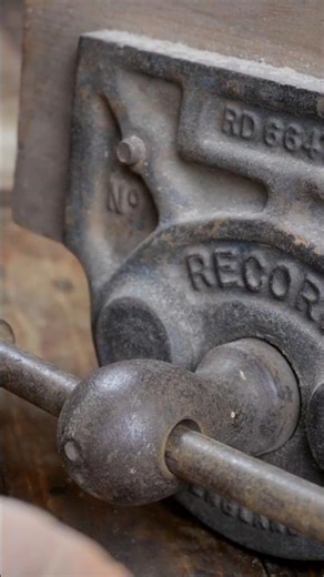 100 Years of work | Restoration of a Record 52P Vise #restauro #restoration #DIY #oldtools
