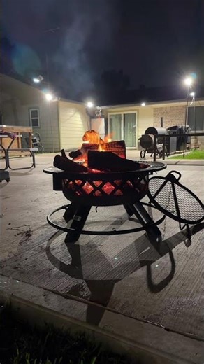 🔥🏕️ Discover the BALI OUTDOORS 2-in-1 Wood Burning Fire Pit! This sleek black fire pit offers