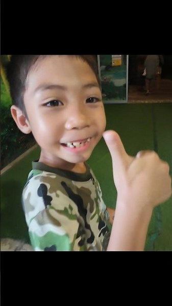 Come on, where is the fish hiding?! ⁉️ #NongPhop #pobfamily #familyvlog