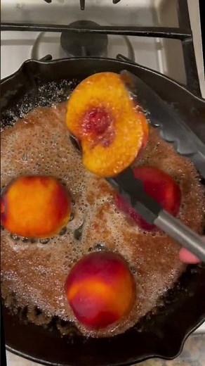 Easy peach dessert! Skillet Caramelized Peaches. #easyrecipes #peach #dessert