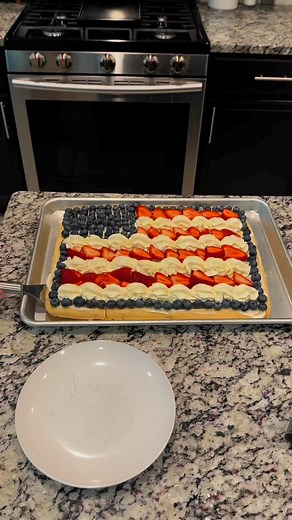 🇺🇸 Flag Fruit Pizza (4th of July Edition)I shaped this fruit pizza like a flag and decorated it with blueberries and strawberries for the ultimate patriotic dessert! The sugar cookie crust is soft and buttery, and the frosting is extra light and fluffy thanks to folded-in whipped cream. Perfect for a summer BBQ or holiday party!Sugar Cookie Crust• 3 cups (360g) all-purpose flour• ½ tsp cornstarch• ½ tsp baking powder• ½ tsp baking soda• ½ tsp salt• 1 cup (226g) butter, room temp (2 sticks)• 1½