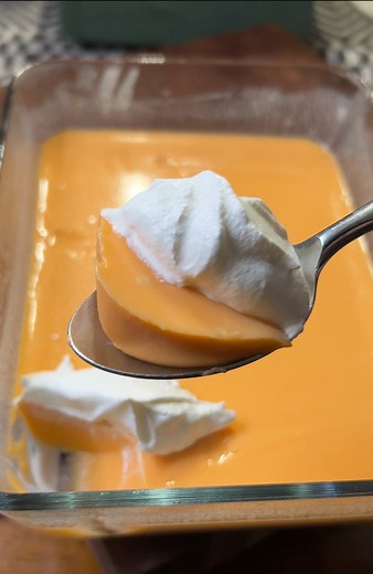 Creamsicle Protein FLUFFY JELLO 🍊🍊🍊🍊✅ Entire recipe = 266 CAL, 35p, 17c & 5f. 🍊 1 box zero sugar orange Jello. 🍊 1 cup almost boiling water.🍊 1 cup (200g) plain low fat Greek yogurt. 🍊 32g vanilla whey protein powder. 🧂 toppings of choice. #proteindessert #fluffyjello #proteinrecipes #jello #lowcalorierecipes #whatsfordessert | Jamie Dugan