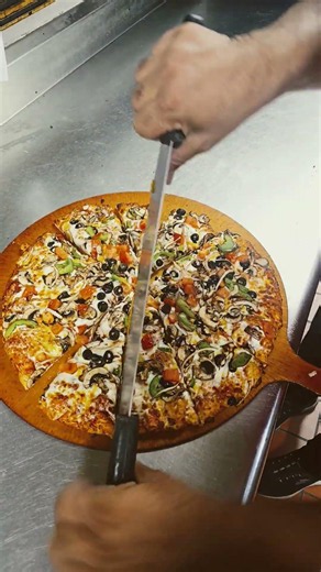 ROUND TABLE PIZZA #usa #pizza #pizzalover #food #italianfood #california #fastfood #pizzalover #lodi