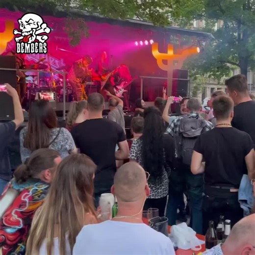 Judas Priest Tribute Band aus Tschechien auf der Kirchweih in Nämberch GOHO und es gibt Schanzenbräu - just like livin‘ in paradise!🤘🏽🍺🚀🤪 | Bembers