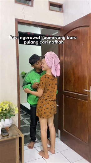 Merawat Suami Sepulang Kerja: Ritual Pijat & Lulur di Rumah