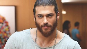 Can Yaman smentisce i gossip su un nuovo flirt: 'Ridicoli, inventate fidanzate a manetta'
