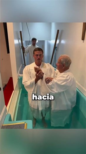Casi Se Ahoga en Su Bautismo😂