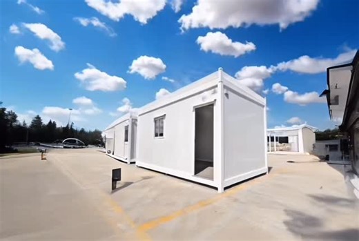 @mettec_gbm on Instagram‎: "Chez Mettec, nos cabines métalliques sont pensées pour faciliter la vie sur chantier et améliorer l’organisation des équipes. Modulables et robustes, elles peuvent être utilisées comme : 🏗️ Salle de réunion pour coordonner les équipes 📚 salle de classe 🕌 Espace de prière calme et respectueux 📁 Bureau de chantier fonctionnel 🚻 Sanitaires pratiques et sécurisés Nos solutions s’adaptent à vos besoins, aux contraintes du terrain et aux exigences de sécurité, pour un 