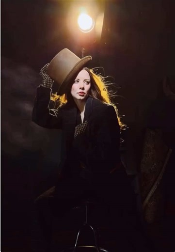 Microexpressions in Modeling • • • • • 🎥 BTS Clip & Styling by @jonnycreative 📍 Studio: Atelier Alchimia #behindthescenes #photoshoot #denvermodel #model