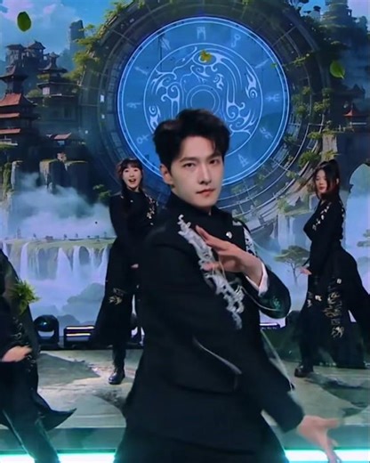 Yang Yang's intro moves for Hi6/Hello Saturday🤌😍 - The Immortal Ascension promo