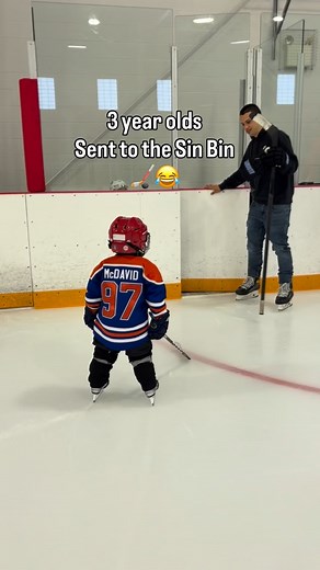 Can someone get Connor a step stool?😂🏒🙌 @akaiboyce32 #hockey #nhl #hockeyboys | Connor MacDangles