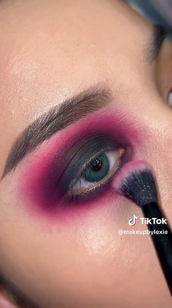 Creative Halloween Makeup Tutorial with Eyeshadow