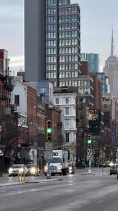 A cold day🌬️🗽☕️🍪 New York City 🍎 📸 Video credit :newyorkbegins you can follow us on Youtube https://www.youtube.com/@TimesSquareNewYork | New Yorkers Live