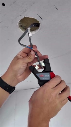 Effortless Cable Stripping: KNIPEX Flat Cable Stripper (12 64 180)