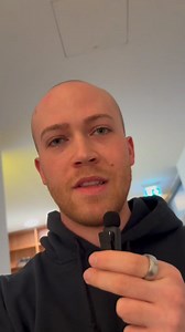 Wie erklär ich meinem Chef, dass wir dringend Clockodo brauchen? Am besten so: Ich zeig ihm, wie easy mein Tag damit läuft. Ich tracke meine Zeit nebenbei – zwischen Mails, Kundenstress und Kaffee. Und Clockodo zeigt mir sofort: 👉 Wieviel Budget wirklich noch übrig ist 👉 Wie das Projekt tatsächlich läuft – nicht nur gefühlt 👉 Wo wir schneller gegensteuern müssen, bevor’s beim Kunden knallt Seit ich Clockodo nutze, ist alles entspannter: Keine hitzigen Kundencalls mehr, keine Überraschungen be